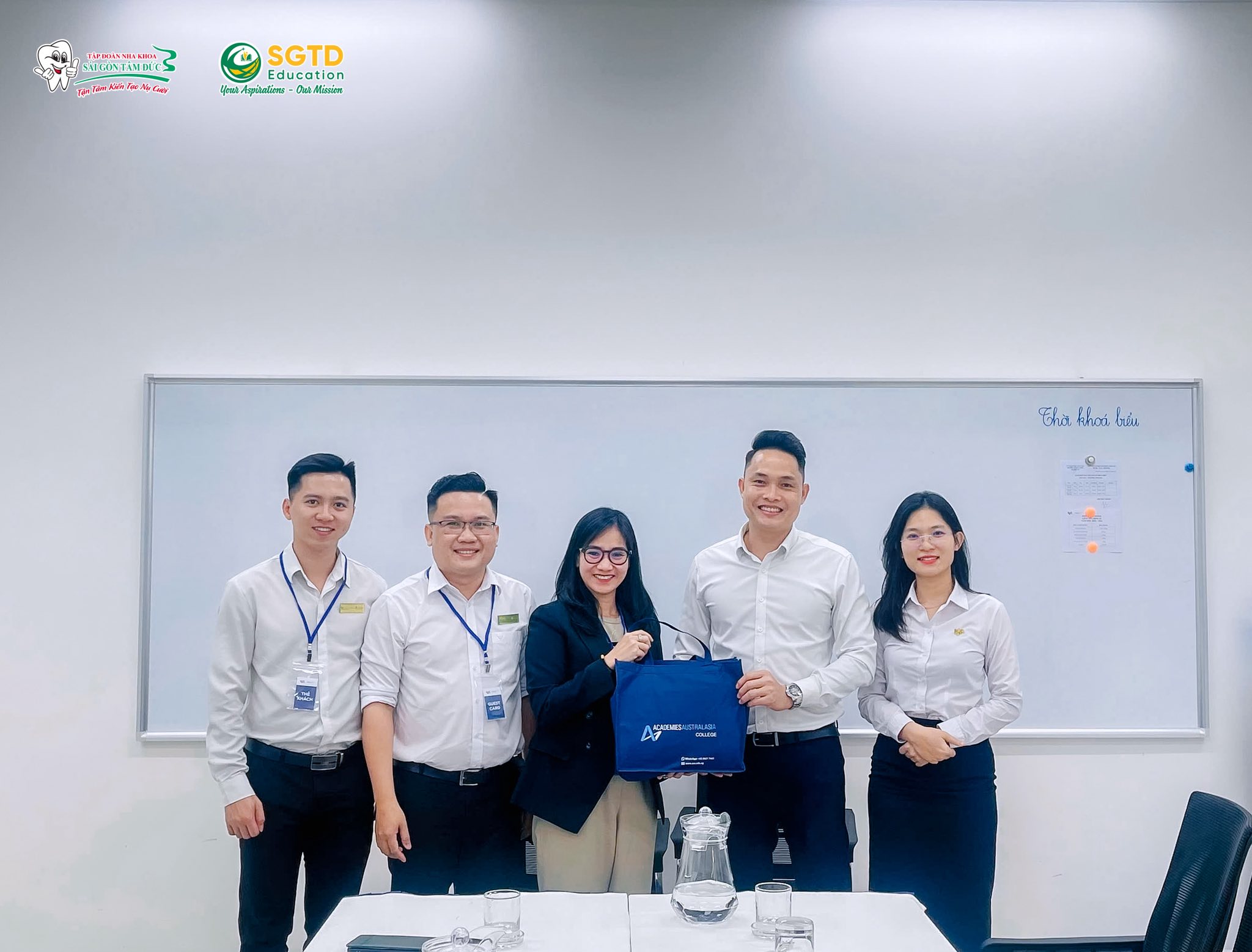 Tiếp đón đại diện Trường AAC tại Singapore
